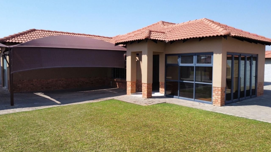 4 Bedroom Property for Sale in Hexrivier Lifestyle Estate North West